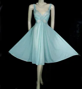 *BEAUTIFUL VINTAGE OLGA SPANDEX LACE CRISS-CROSS STRIPS NIGHTGOWN IN RARE COLOR OF CARIBBEAN
