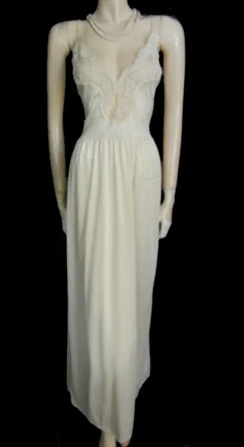 GORGEOUS VINTAGE VICTORIA’S SECRET BRIDAL TROUSSEAU EMBROIDERED CHANTILLY LACE & GLEAMING SATIN PEIGNOIR & NIGHTGOWN SET IN CHAMPAGNE BUBBLES