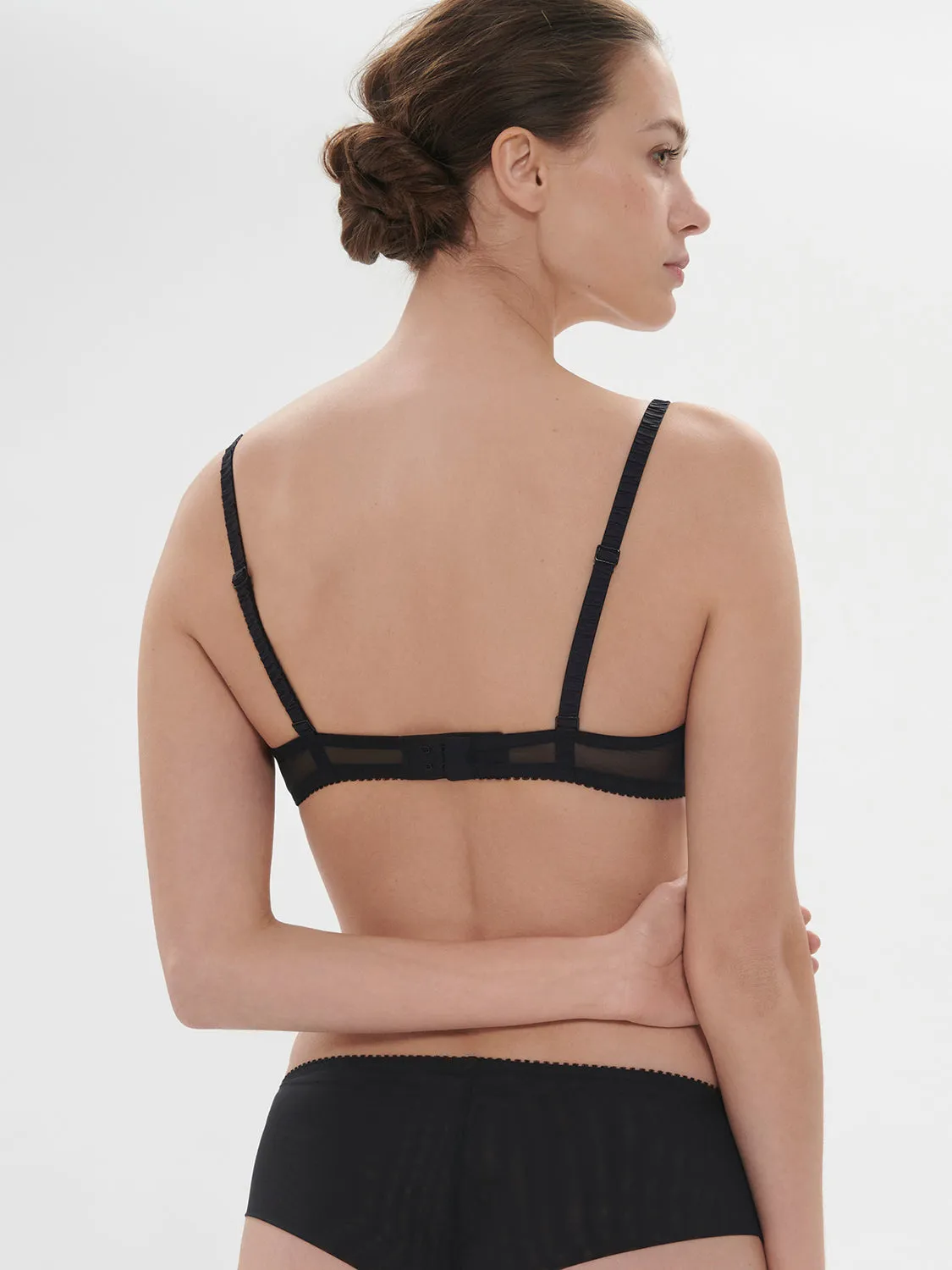 Intrigue Full Coverage Plunge - Black