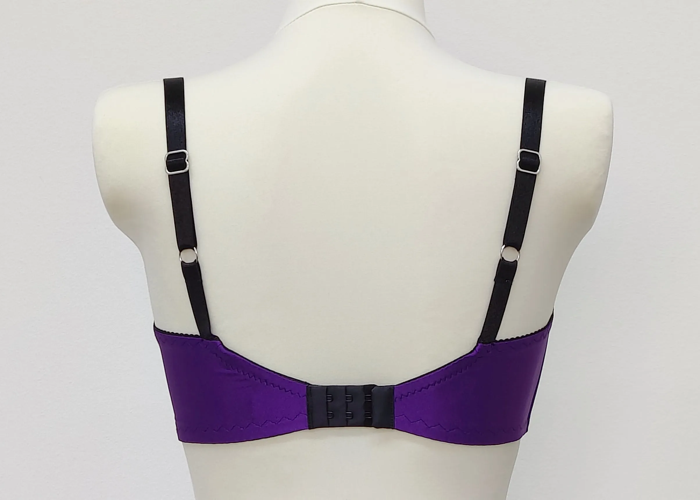 LUCY Quarter cup Lace bra in Colors