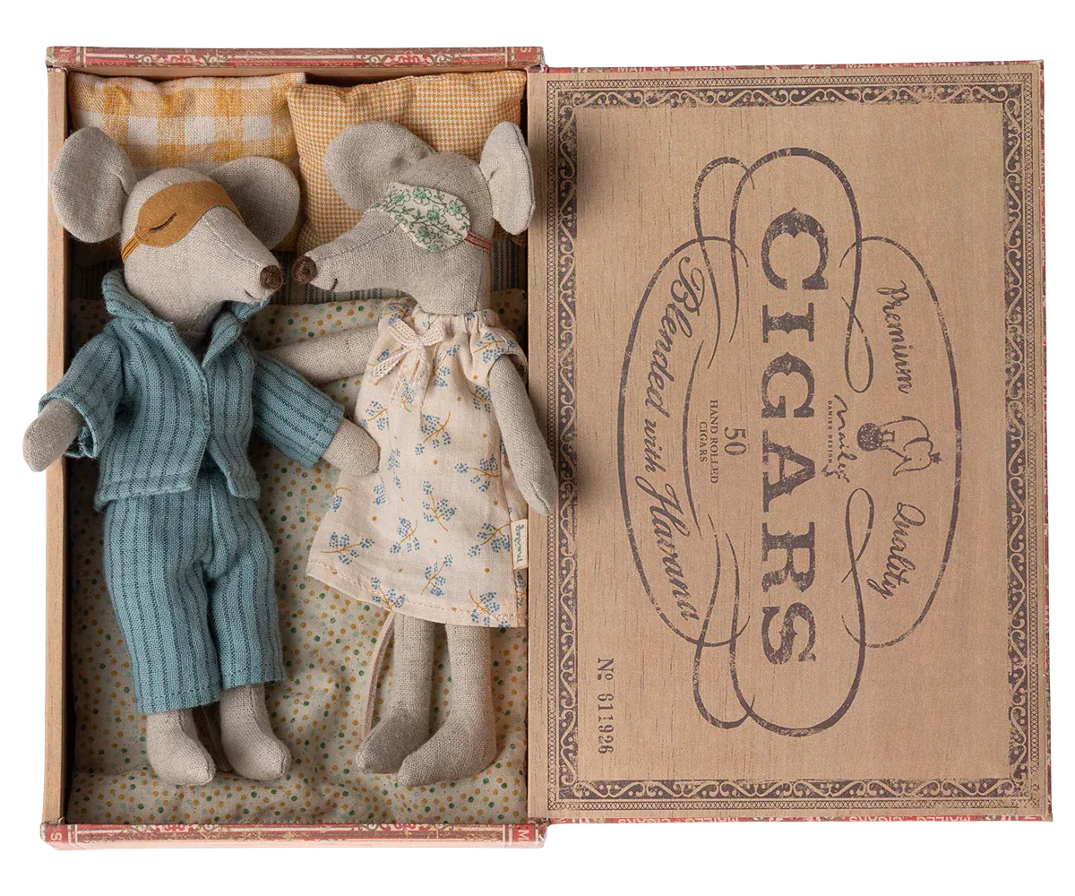 Mum and Dad Mice in Cigar Box