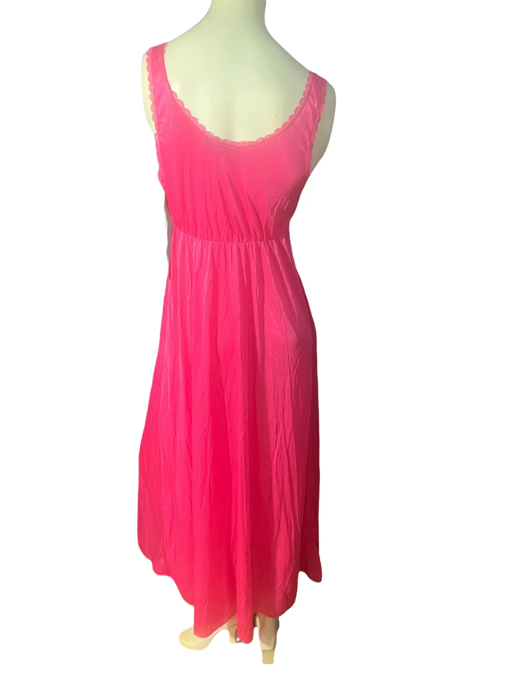 Vintage 70's deadstock Vassrette pink nightgown M