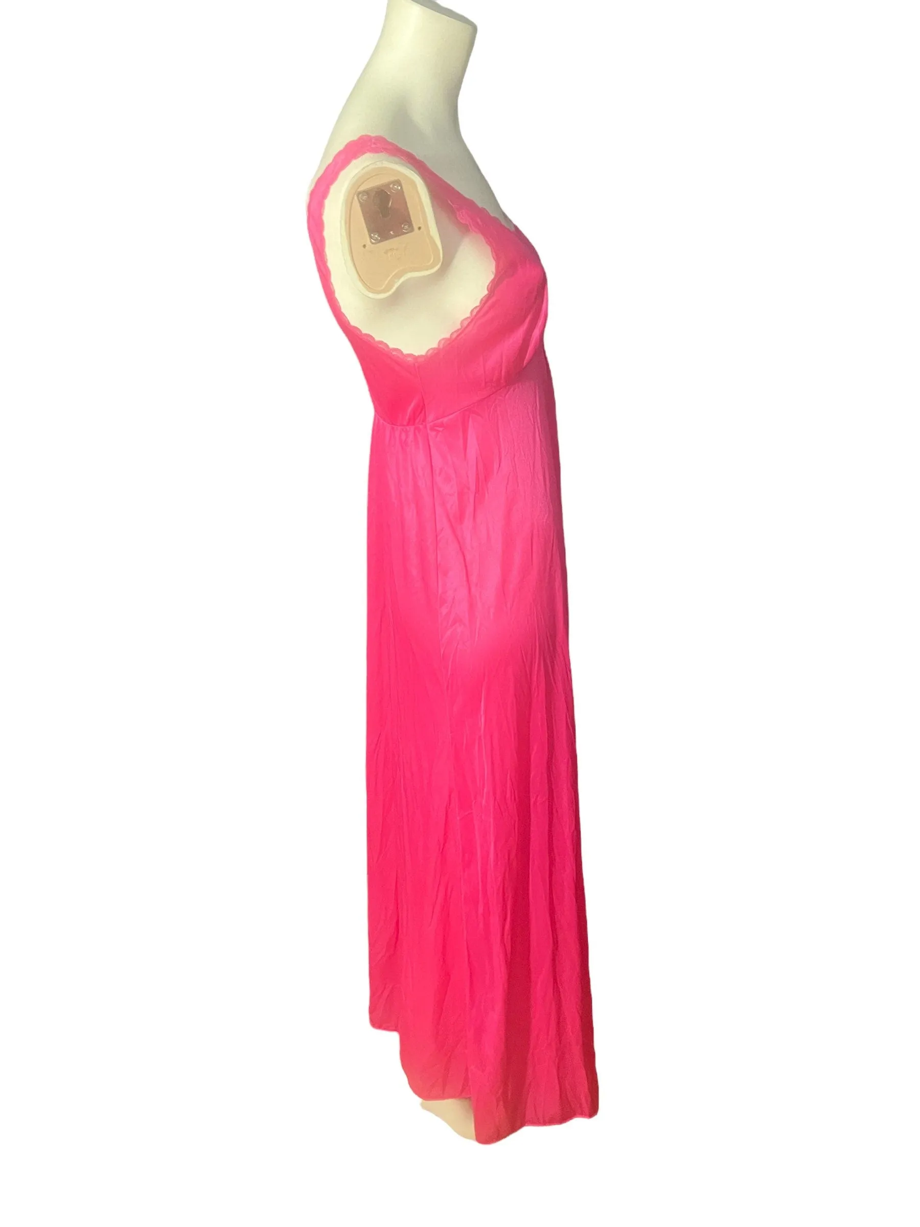 Vintage 70's deadstock Vassrette pink nightgown M