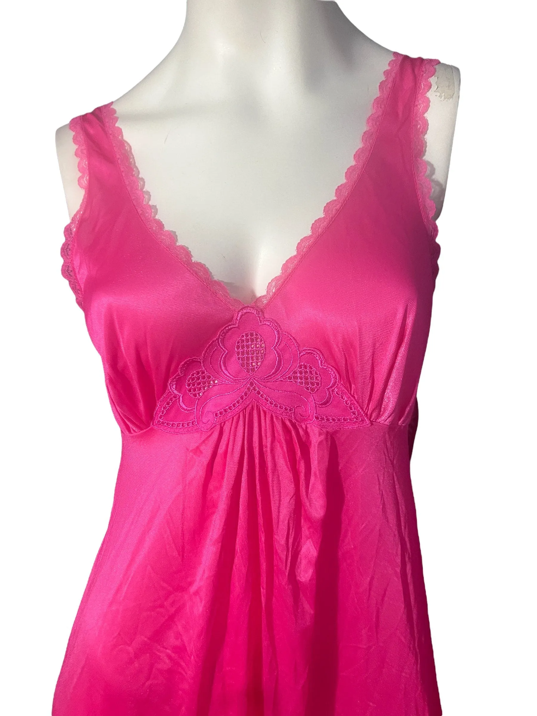 Vintage 70's deadstock Vassrette pink nightgown M